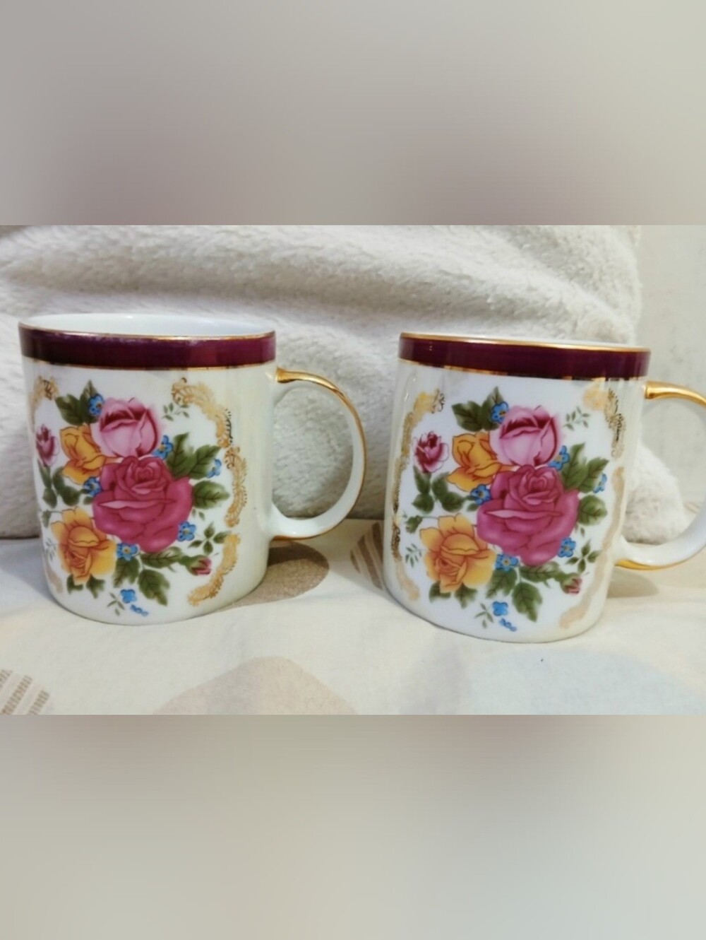 Elegant Vintage Floral Ceramic Mug Set. Like new.